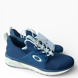 NIB Oakley Dry OS Team Navy Sneakers – Men’s 9 – Performance Trainer